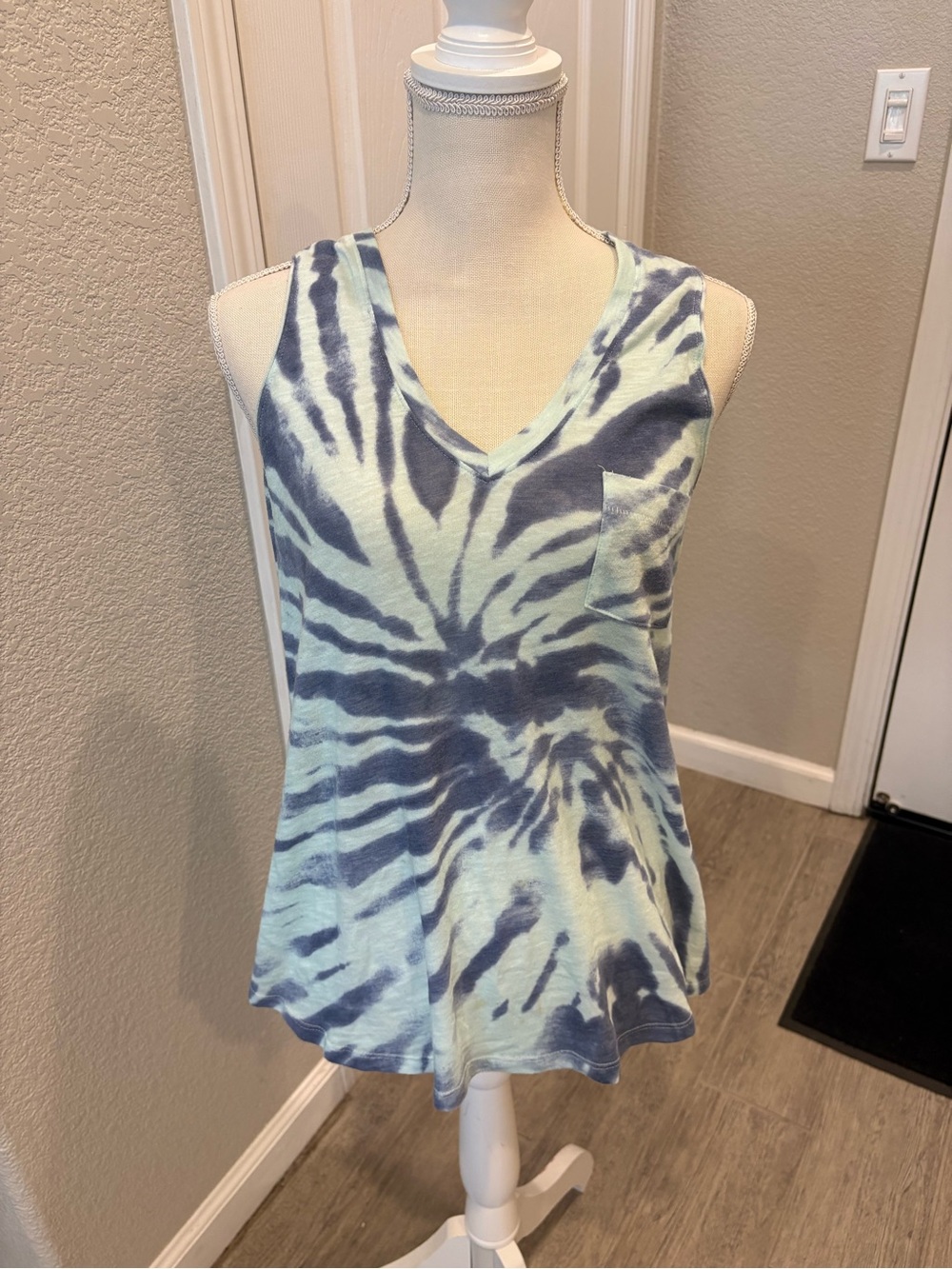 SO Tie-Dye V-Neck Tank Top in Mint and Navy